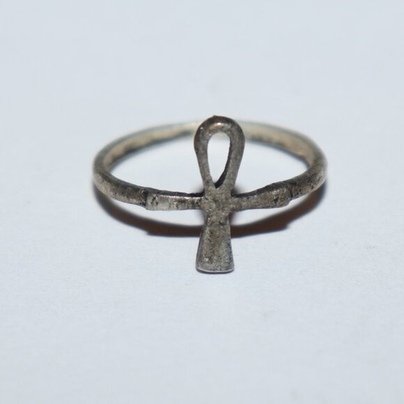 ✝️ Silver Ankh Ring – Size 7.5 Symbolic Style · Sleek Finish · Ancient Vibes - Picture 1 of 4